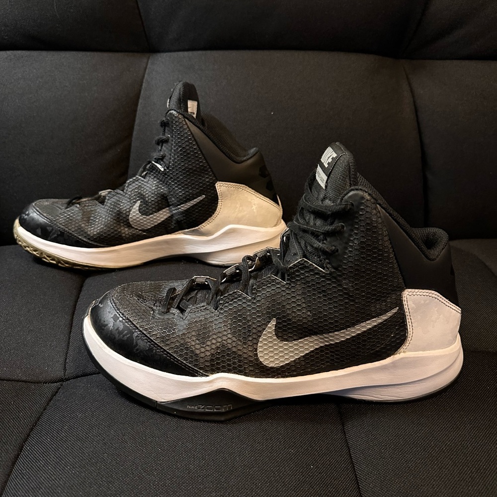 Nike Zoom (without a doubt) Sneakers shoes Men’s size 9.5